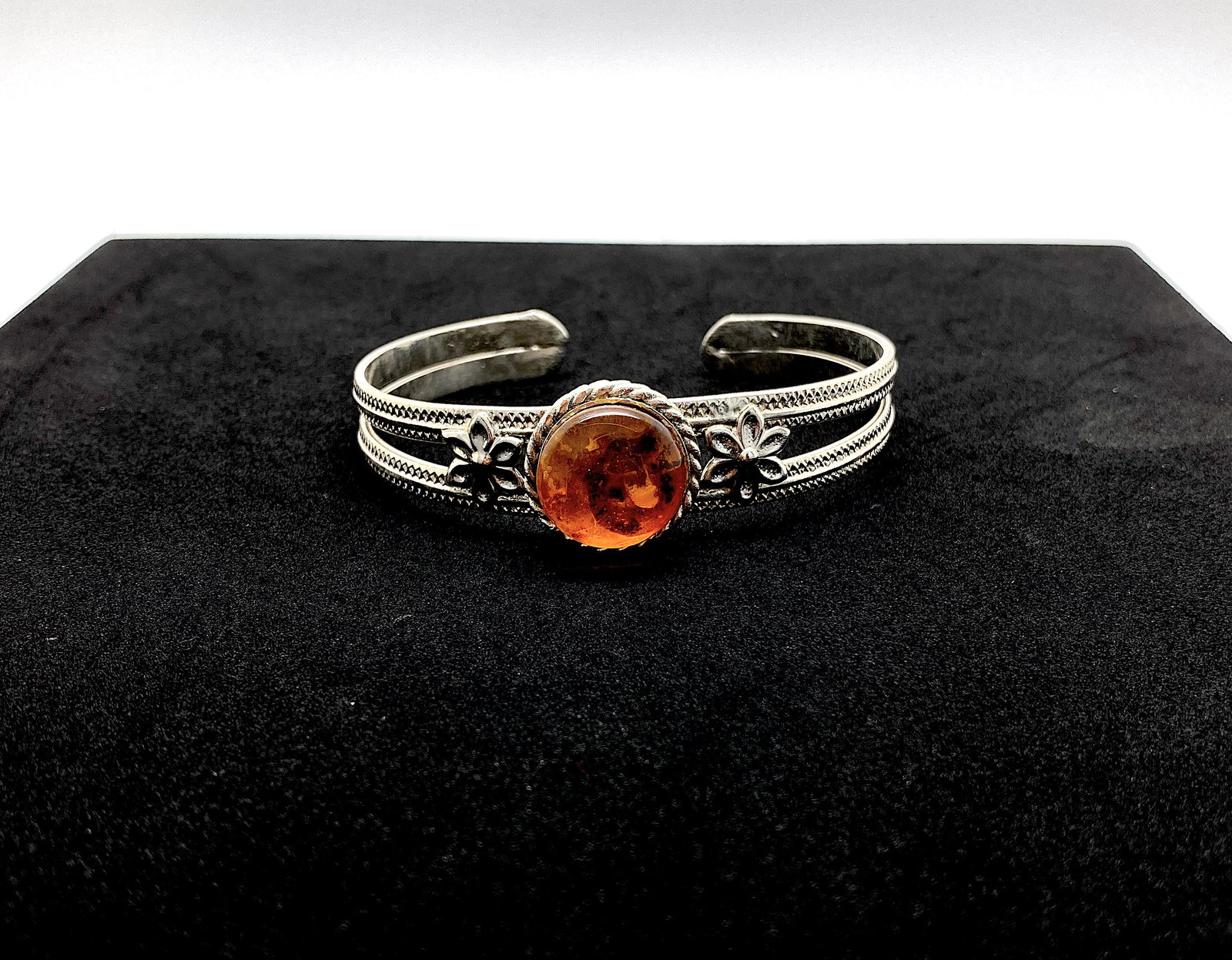 Remarkable Vintage Amber Bangle Bracelet (1 of 6)