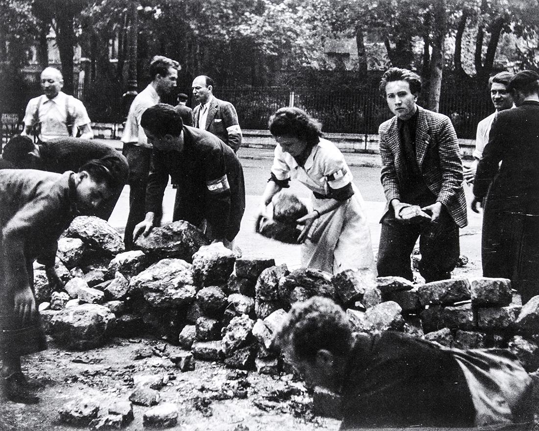 Robert Doisneau: Unknown title: Artist: Robert Doisneau Title: Unknown title Date Printed: Printed in Italy in 2001 for a photography festival. Photographer name printed on the lower white mounting Medium: Photolithograph, high qual