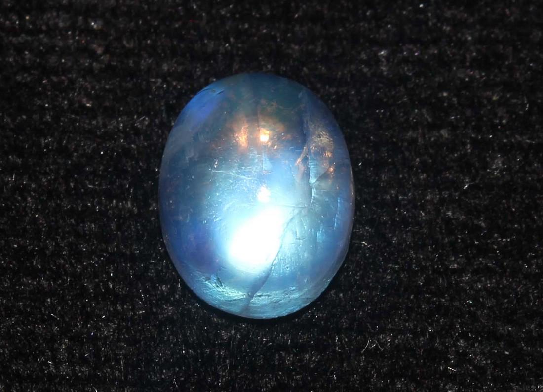 3.63 Cts Natural Rainbow Moonstone: No Reserve! Gemstone: Natural Rainbow Moonstone Shape and cut: Round Cabochan Weight: 3.63 carats Measurements: 10x10 mm Color: White Transparency: Transparent Treatment: No Treatment Origin: India Cl