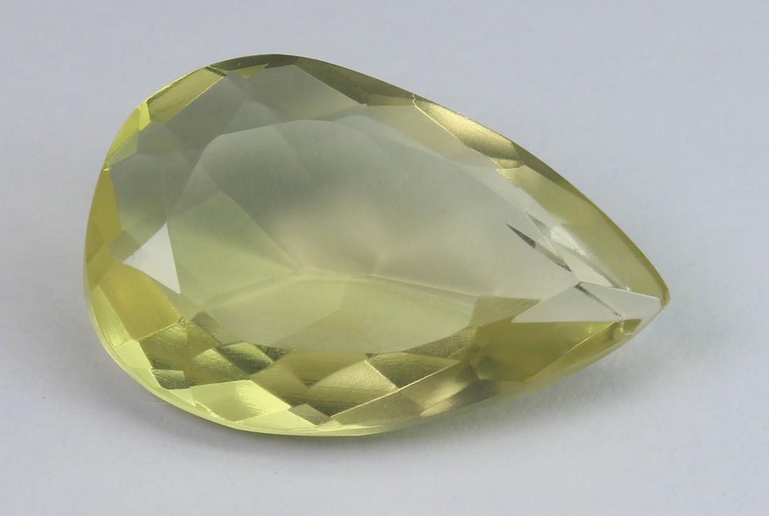 15.12 cts Natural Lemon Quartz: No Reserve! Gemstone: Natural Lemon Quartz Origin: Africa Weight: 15.12 carats Measurements: 23x15 mm Shape / Cut: Pear Cut Colour: Yellow Transparency: transparent Treatment: No Treatment Shipping: