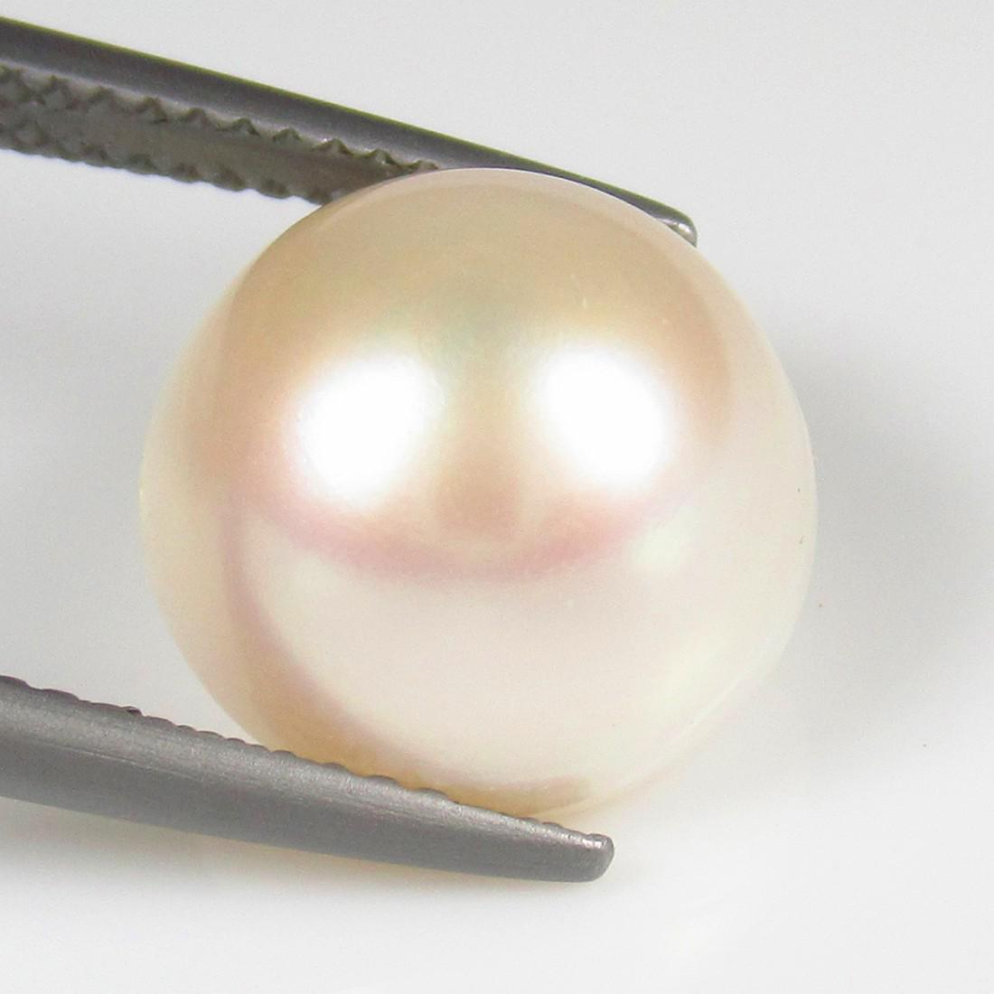 Natural Fresh Water Pearl - 8.41 Ct: No Reserve! Title: Natural Fresh Water Pearl - 8.41 Ct Origin: India Weight: 8.41 Size/Dimensions: 12.0 x 12.0 x 9.0 mm Additional Information: Pieces : 1 No's / Shape : Round Drilled / Color : White 
