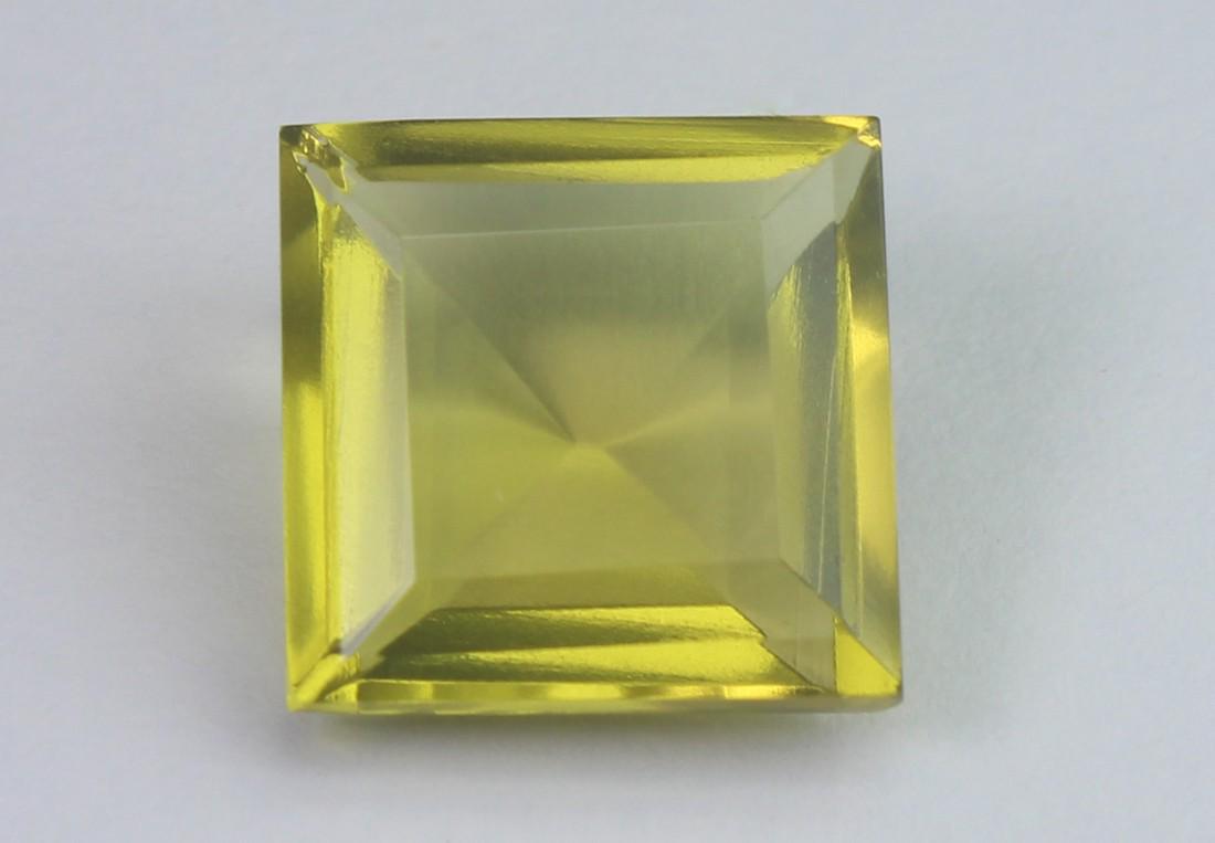 6.56 cts Natural Lemon Quartz: No Reserve! Gemstone: Natural Lemon Quartz Origin: Africa Weight: 6.56 carats Measurements: 12x12 mm Shape / Cut: Square Cut Colour: Yellow Transparency: transparent Treatment: No Treatment Shipping