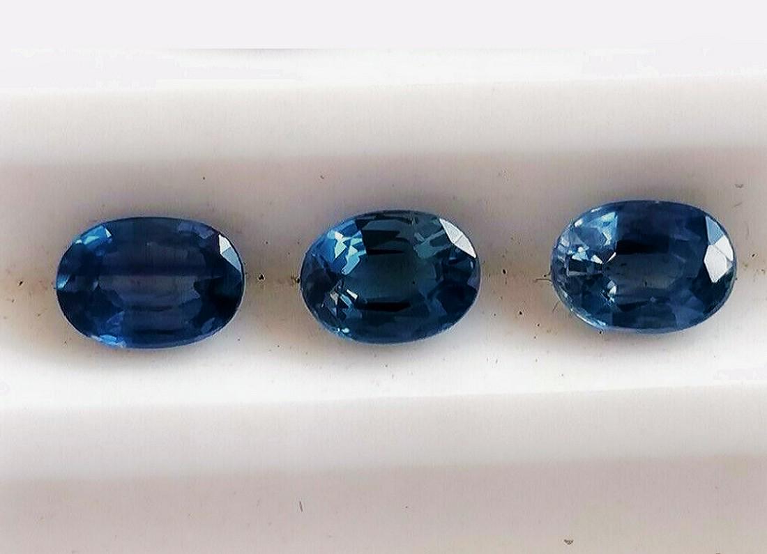 Lot of 3 Natural Blue Sapphire Oval Cut Unheated: No Reserve! Title:Lot of 3 Natural Blue Sapphire Oval Cut Unheated Gemstones: Sapphire Carat Weights:0,45 approx. Size/Dimensions:3 x 2 mm Additional Information:Natural Sapphire Unheated. Transparenc