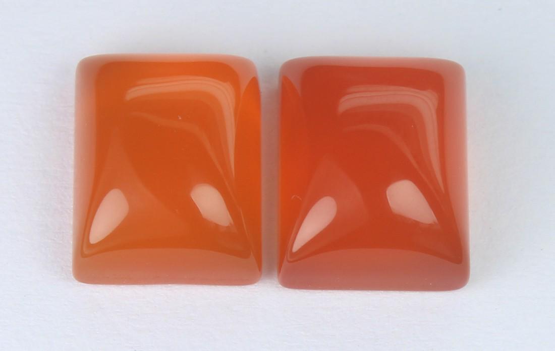 8.34 Cts Natural Carnelian Lot: No Reserve! Gemstone: Natural Carnelian Weight: 8.34 carat Shape: Rectangular Cabochon Dimensions: 10x8 mm Number of Stone : 2 Color: Orange Origin: India Treatment: Translucent Transparency: No Trans