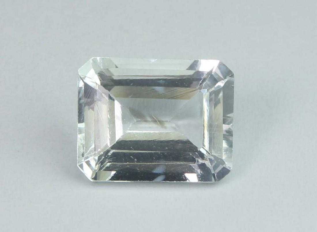 2.63 cts Natural White Beryl: No Reserve! Gemstone: Natural White Beryl Origin: Brazil Weight: 2.63 carats Dimensions: 10x8 mm Shape: Rectengular Cut Color: White Transparency: Transparent Clarity: No visible inclusion Shipping: