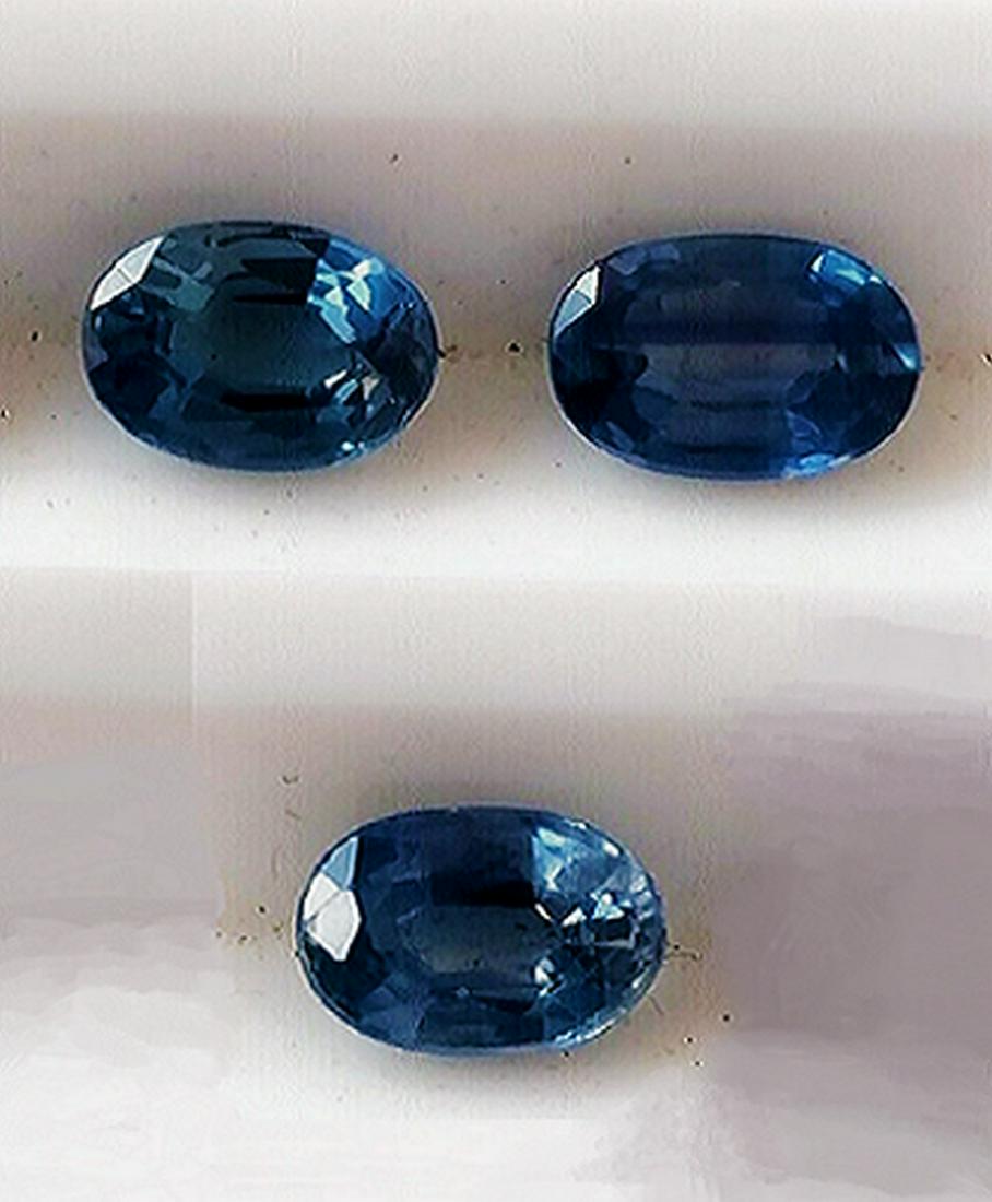 Lot of 3 Natural Blue Sapphire Oval Cut Unheated: Title:Lot of 3 Natural Blue Sapphire Oval Cut Unheated Gemstones: Sapphire Carat Weights:0,45 approx. Size/Dimensions:3,5 x 2,5 mm Additional Information:Natural Sapphire Unheated. Transparency: Trans