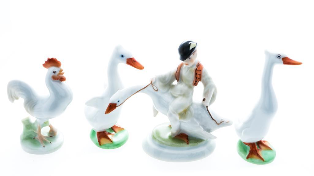 "HERAND" FineHand Painted Porcelain 4 Pc Set Gooslings & Rooster - 3" H: HERAND FineHand Painted Porcelain 4 Pc Set Gooslings & Rooster - 3" HNo Reserve! Shipping: Domestic: Shipping rates are determined by destination International: Foreign shipping rates are determined b
