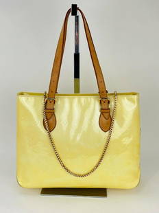 LOUIS VUITTON Handbag Brentwood Yellow Monogram Vernis Patent Leather Tote A946: SKU A946 0222 Pre-Owned 100% Authentic LOUIS VUITTON Yellow Brentwood Vernis Monogram RATING: B/C... Good, shows some signs of wear MATERIAL: monogram vernis STRAP: Non LV golden strap 47'' long