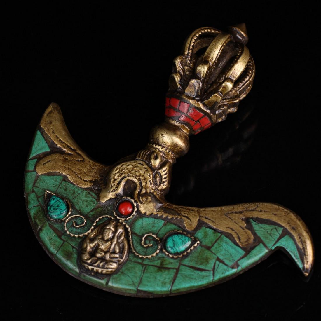 Vintage Buddhism Red Copper Inlay Turquoise XiangMo Axe: Title: Vintage Buddhism Red Copper Inlay Turquoise XiangMo Axe Date/Period: Origin: Dimension: 120x115(mm) 4.72x4.53(inches) Weight 0.50 lbs/229 g Materials: Red Copper Turquoise Reserve: $60.00 Shipp