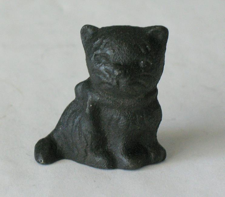 Vintage Cast Iron Cat Paper Weight: Title: Vintage cast iron cat paper weight. Circa: 1930"s Dimension: 1 1/2" high Additional Information: Vintage cast iron cat paper weight in original condition. Shipping: Domestic: Flat-rate of $10.0