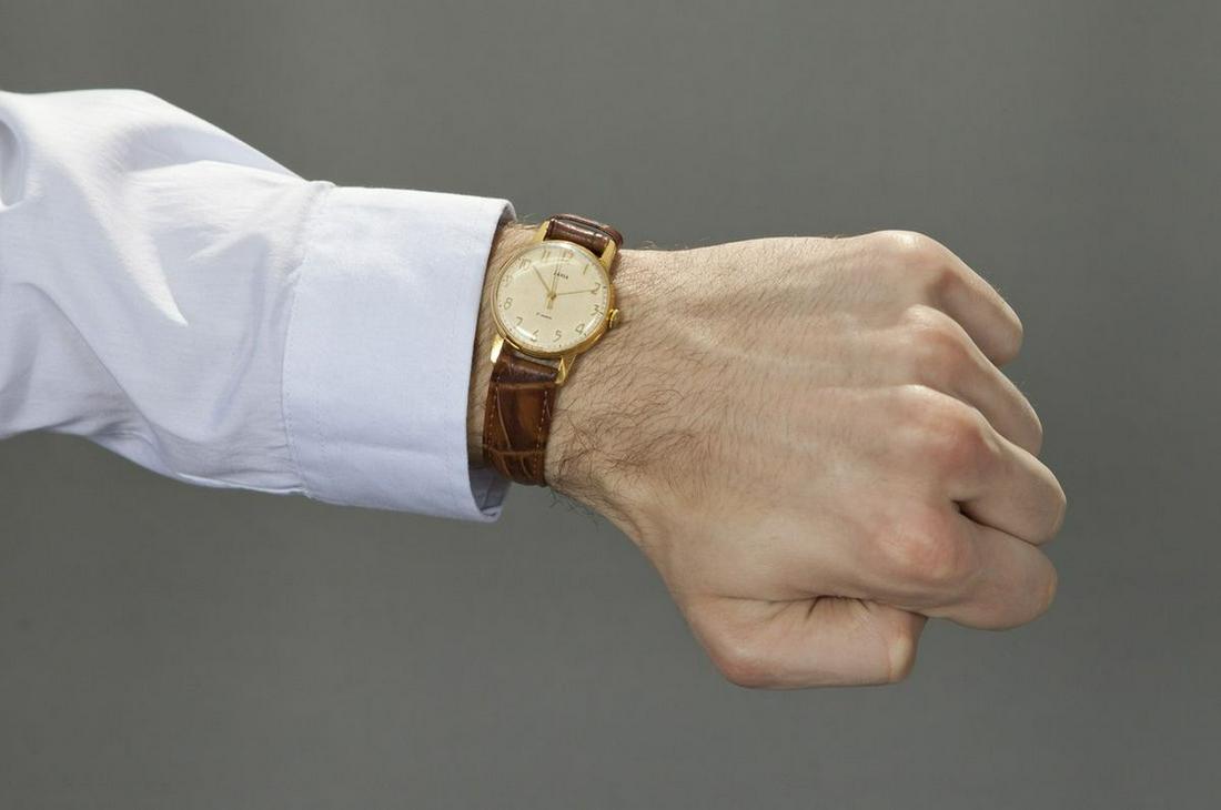 Zaria Mechanical Vintage Men Wrist Watch / Russian Antique Unisex White USSR: Materials gold, stainless steel, leather, Mechanical Wrist Watch, vintage watch men, soviet watch, watch more Zaria Mechanical Vintage Men Wrist Watch / Russian Antique Unisex White USSR Watches / Uni