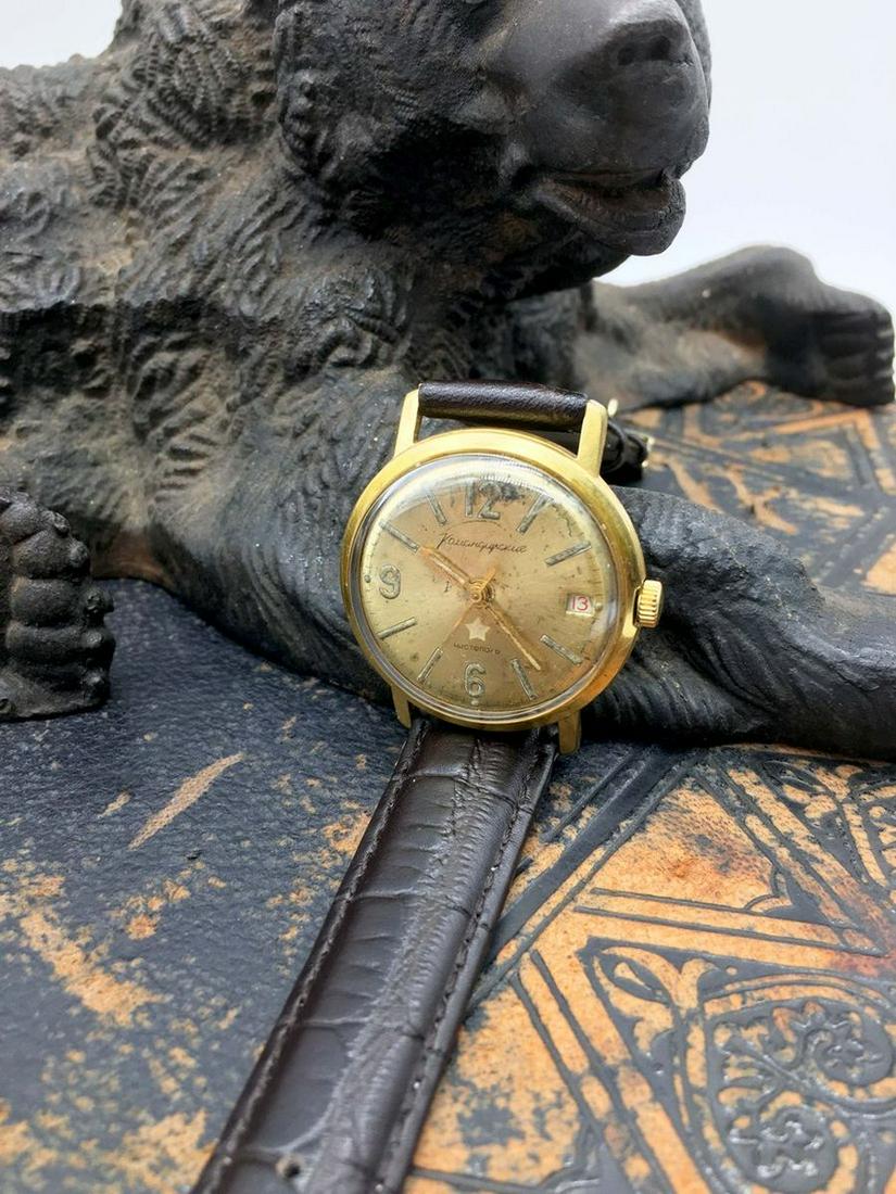Komandirskiye vintage men wrist watch / Russian antique unisex USSR watches: Materials Band material: Leather Gold, Stainless steel Komandirskiye vintage men wrist watch. Russian antique unisex white USSR watches. Mens watch. Vintage watch. Military watch. Mens Wrist Watch. Wa