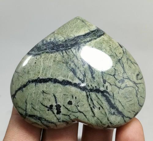 443 Carats Top Quality Natural Cobra Jasper Healing Heart: Title: 443 Carats Top Quality Natural Cobra Jasper Healing Heart Gemstone Type: Natural Weights: 443 Carat Size/Dimensions: 62x55x20 mm Origin: Afghanistan Reserve: $30.00 Shipping: Domestic: Flat-rat