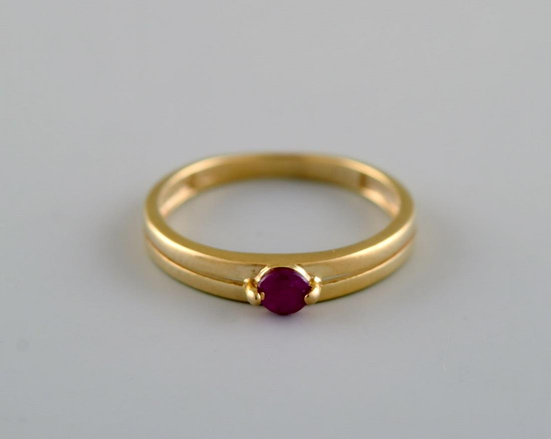 Danish jeweler. Vintage ring in 8 carat gold adorned with red semi-precious stone. Mid-20th century. (1 of 6)