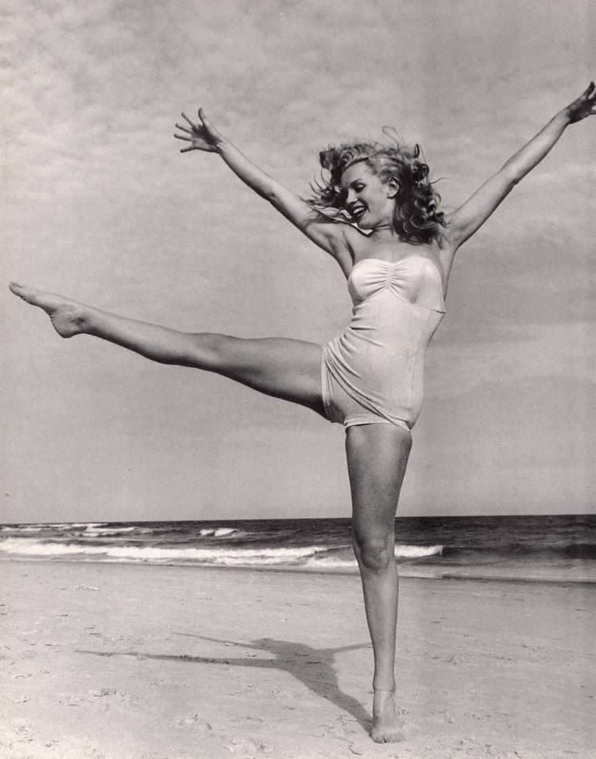 ANDRE DE DIENES - Marilyn Monroe (Norma Jean) at the beach: Artist: ANDRE DE DIENES Print Title: Marilyn Monroe (Norma Jean) at the beach Medium: Photo-lithograph Printed 1980’s in the USA Image size (inches) approx. 12 x 9” Andre De Dienes De Dien
