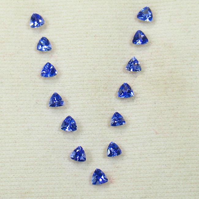 1.55 Ctw Natural Tanzanite Trillion Necklace Set: Title: 1.55 Ctw Natural Tanzanite Trillion Necklace Set Stone Clarity: VVS Gemstones: Natural Tanzanite Carat Weights: 1.55 Size/Dimensions: 2.90 x 2.80 - 3.20 x 3.00 mm / 13 P'cs Additional Informati