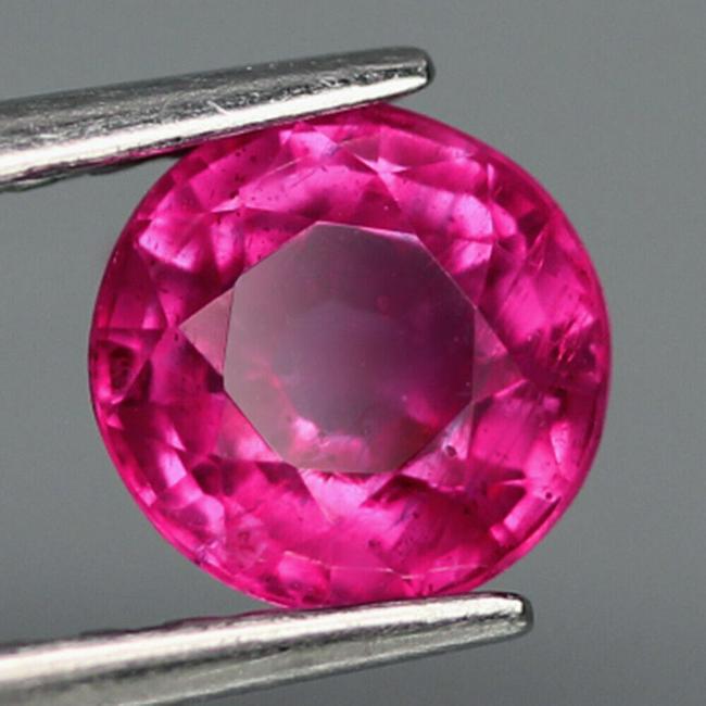 1,38 cts Natural Round Pink Red Ruby (1 of 2)