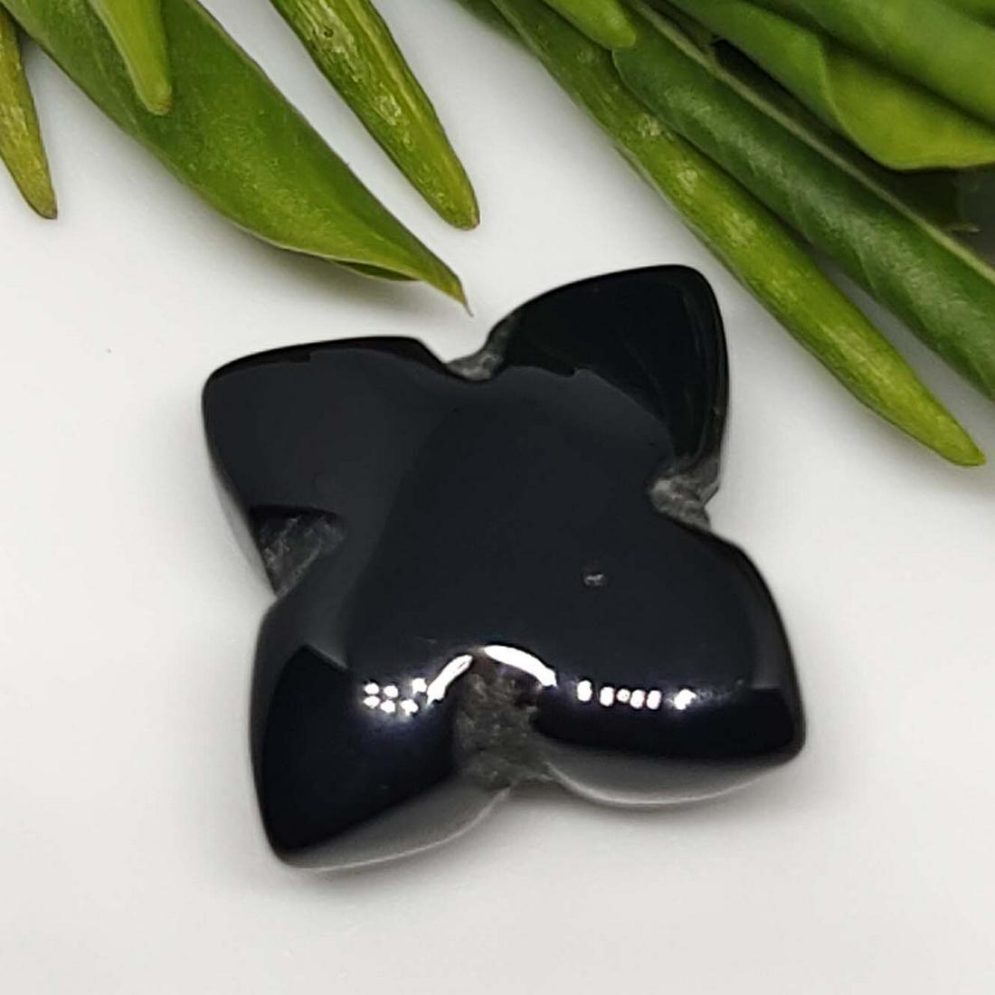 9.60 ct Natural Black Onyx Star Cab: No Reserve! Gemstones: Onyx\t Carat Weights: 9.60 ct \t Size/Dimensions: 13 X 13 X 6 mm Shipping: Domestic: Flat-rate of $7.00 to anywhere within the contiguous U.S. International: Foreign shipping ra