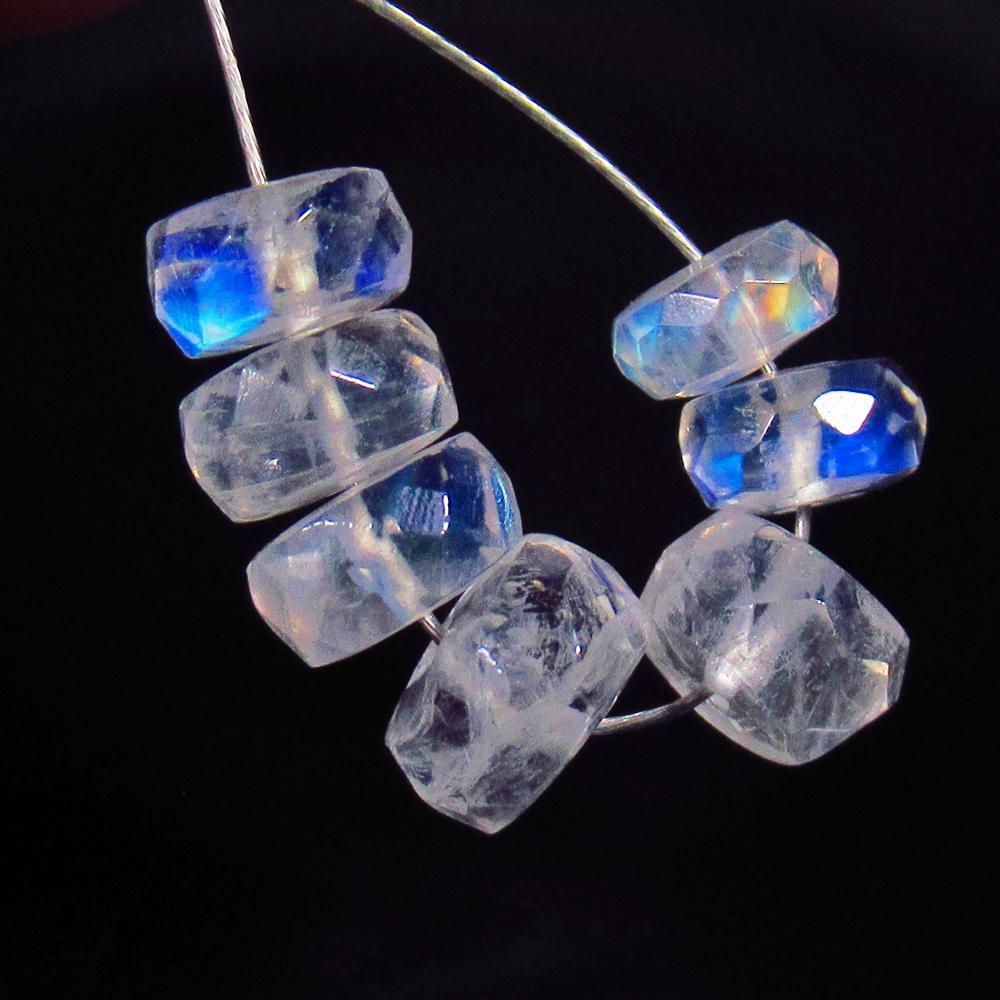 5.00 Ctw Natural 7 Blue Moonstone Round Beads: No Reserve! Title: 5.00 Ctw Natural 7 Blue Moonstone Round Beads Stone Clarity: Translucent Gemstones: Natural Moonstone Beads Carat Weights: 5 Size/Dimensions: 4.80 - 5.90 mm / 7 Pc's Additional Info