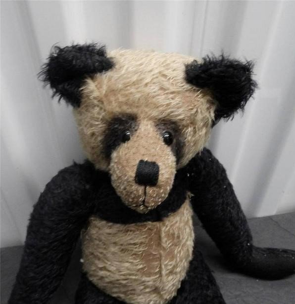 PANDA BEAR 18 INCH OLDE FRIENDS BEAR CO HANDCRAFTED IN THE USA: PANDA BEAR 18 INCH OLDE FRIENDS BEAR CO HANDCRAFTED IN THE USA PANDA BEAR 18 INCH OLDE FRIENDS BEAR CO HANDCRAFTED IN THE USA Description PANDA BEAR 18 INCH WORN SPOT SEEN IN PITCURES BUT NEVER PLAYED