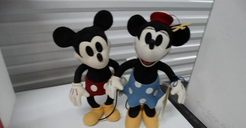 R. JOHN WRIGHT 2005 12" DISNEY MICKEY MOUSE +2006 MICKEY'S SWEETHEART MINNIE MIB: R. JOHN WRIGHT 2005 12" DISNEY MICKEY MOUSE +2006 MICKEY'S SWEETHEART MINNIE MIB R. JOHN WRIGHT 2005 12" DISNEY MICKEY MOUSE +2006 MICKEY'S SWEETHEART MINNIE MIB Description R. JOHN WRIGHT MICKEY MOUS