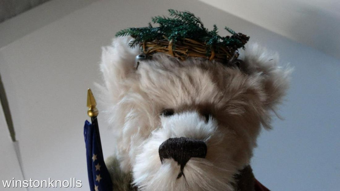 DONNA HODGES PEACE AND FREEDOM SERIES 5 OLD WORLD FATHER CHRISTMAS BEAR (1 of 8)