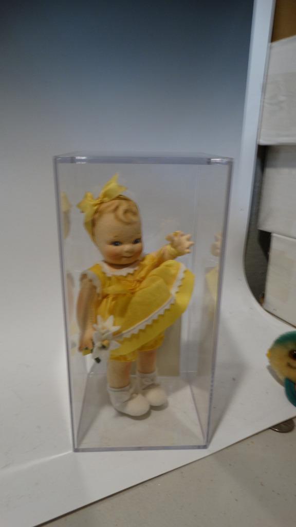 R. JOHN WRIGHT2004/2005 COLLECTORS CLUB SCOOTLES® 7 INCHES COA #126: R. JOHN WRIGHT2004/2005 COLLECTORS CLUB SCOOTLES® 7 INCHES COA #126 R. JOHN WRIGHT2004/2005 COLLECTORS CLUB SCOOTLES® 7 INCHES COA #126 Description R. John Wright COLLECTOR CLUB 2004 SUNSHIN