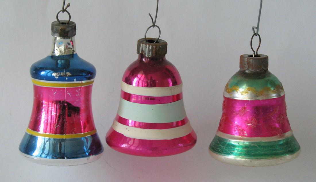 Group of vintage feather tree Christmas ornaments. (1 of 1)