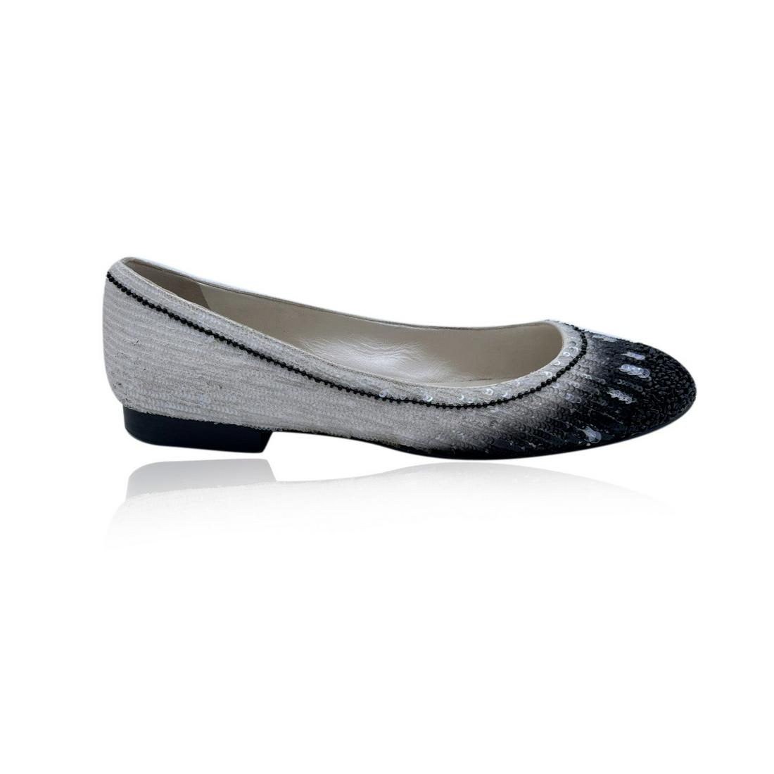 Chanel Black and White Sequinned Ballet Flats Shoes Size 40 (#0568) on Dec  21, 2022 | Jasper52 in NY