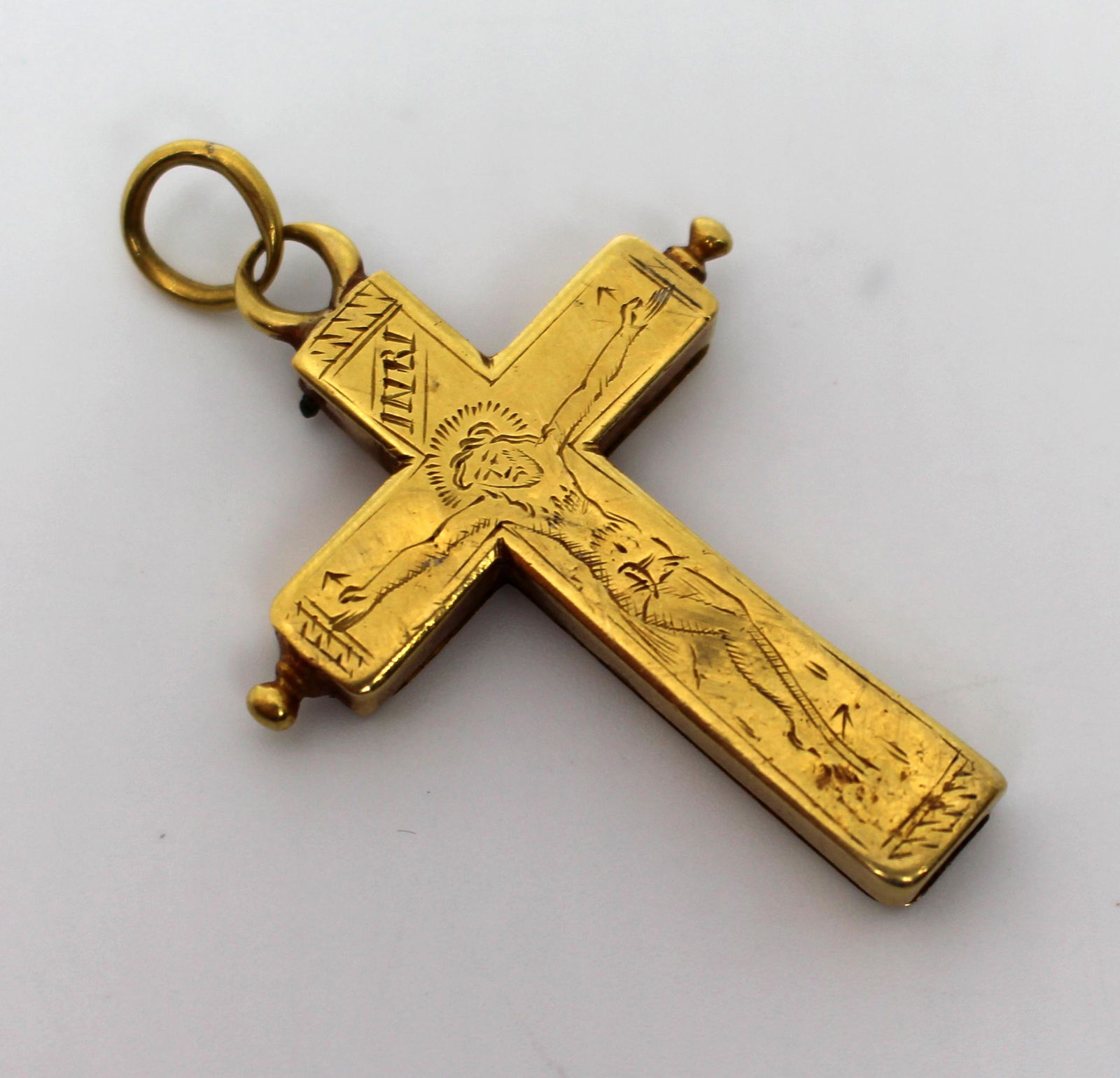 Antique High Carat Gold Crucifix Pendant (1 of 6)