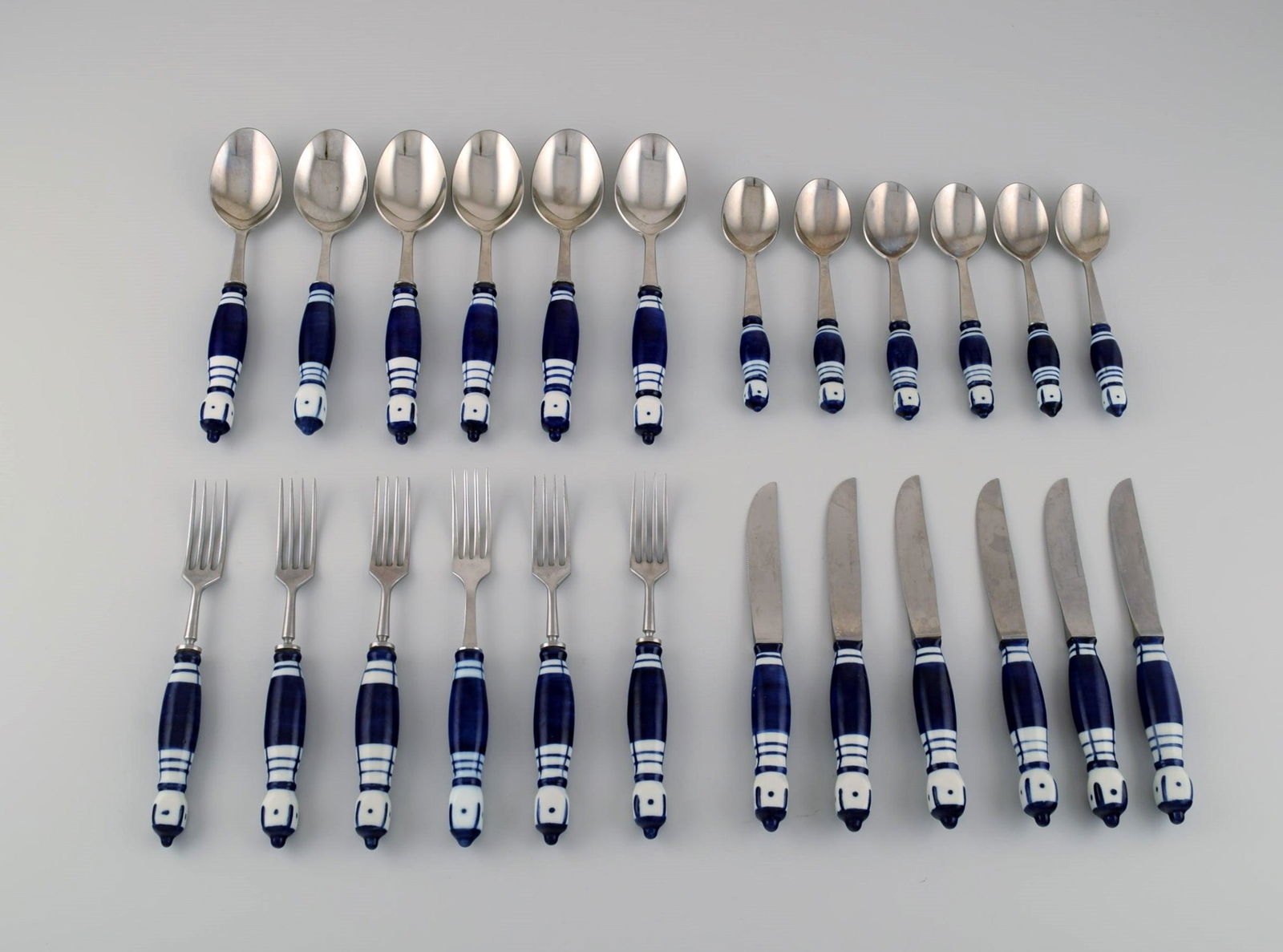 Bjørn Wiinblad for Rosenthal. Complete Siena grill cutlery / service for six people. 1970's. (1 of 5)