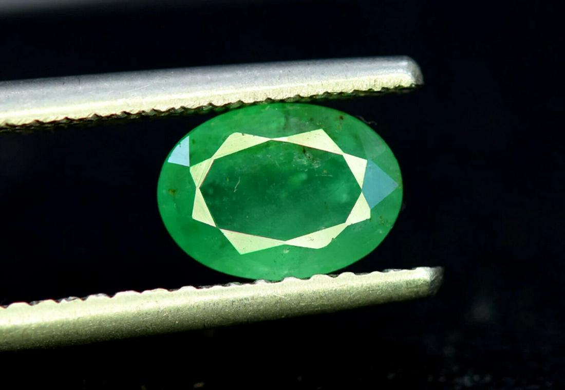 Emerald, 1.60 Carats Oval Cut Natural Zambian Emerald Gemstone (1 of 3)