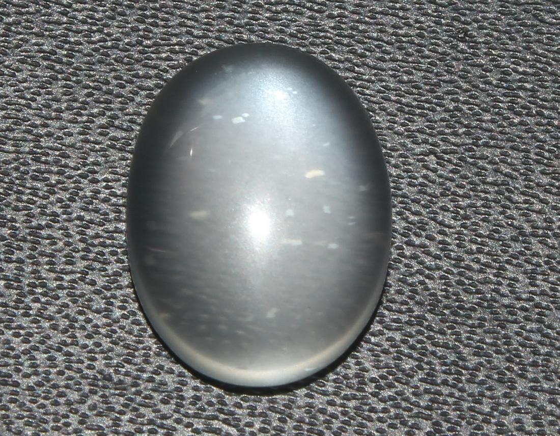 4.36 Cts Natural Moonstone Lot: No Reserve! Gemstone : Natural Moonstone Shape : Oval Cabochon Weight : 4.36 carats Measurements : 13x10 mm (Calibirated) Color : White Transparency : Opaque Treatment : None Origin : India Clarity :