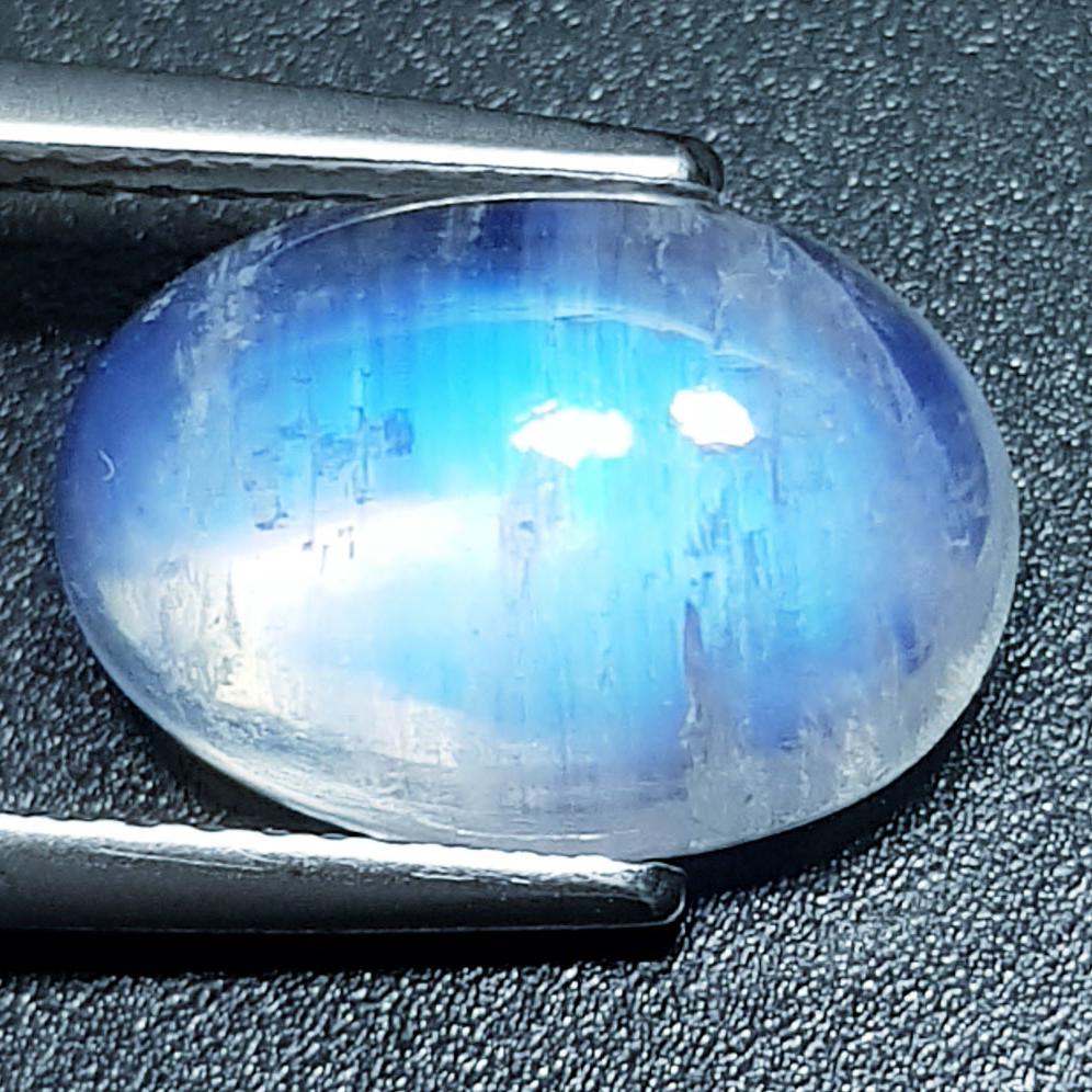 5.68 Ctz Natural Royal Blue Moonstone: No Reserve! Title: 5.68 Ctz Natural Royal Blue Moonstone Color/Clarity: Royal Blue / Transparent Gemstones: Emerald Carat Weights: 5.68 Size/Dimensions: 13.00 x 9.00 x 5.80 Additional Information: Ova