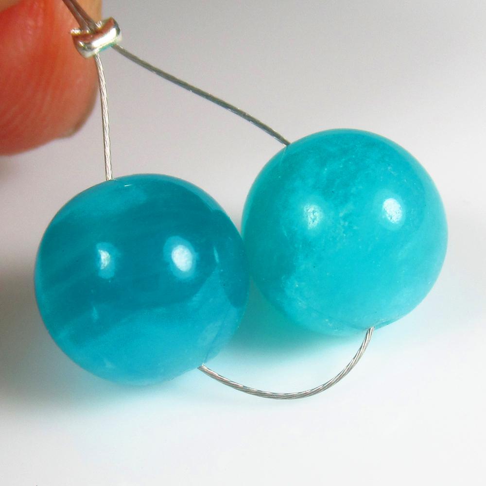 Natural Amazonite Beads - 12.83 Ct: No Reserve! Title: Natural Amazonite Beads - 12.83 Ct Origin: Brazil Weight: 12.83 Size/Dimensions: 10.8 - 11.0 mm Additional Information: Pieces : 2 No's / Shape : Round Drilled / Color : Blue / Clar