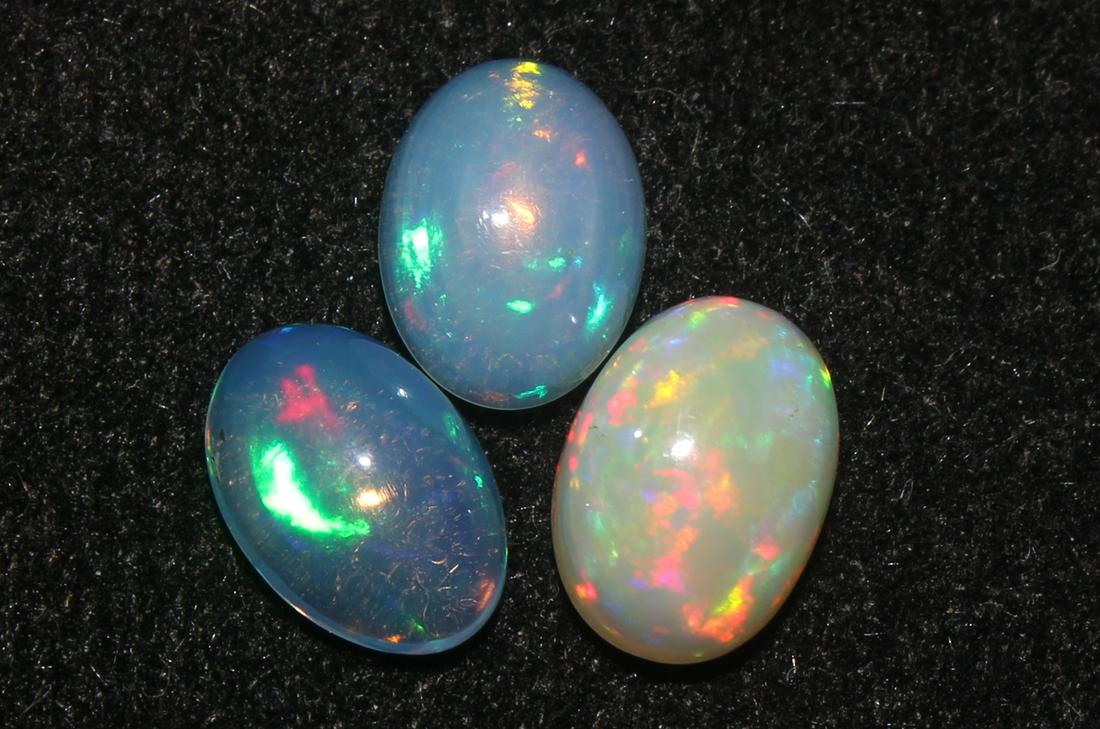 1.57 cts Natural Ethiopian Opal Lot (1 of 3)
