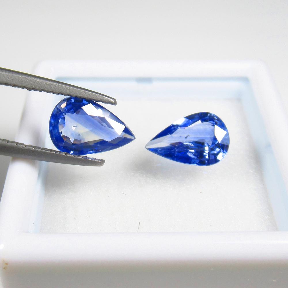 Natural Blue Sapphire Pair - 2.17 Ct: Title: Natural Blue Sapphire Pair - 2.17 Ct Origin: Sri Lanka Carat Weight: 2.17 Size/Dimensions: 8.50 x 6.00 x 3.00 mm Description: Pieces : 2 No's / Shape : Pear Cut / Color : Blue / Clarity : VVS -