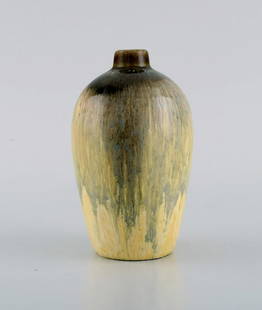 Pieter Groeneveldt (1889-1982), Dutch ceramicist. Unique vase in glazed ceramics. Beautiful glaze in: Pieter Groeneveldt (1889-1982), Dutch ceramicist. Unique vase in glazed ceramics. Beautiful glaze in yellow and black shades. Mid-20th century. Measures: 12 x 7.5 cm. In excellent condition. Stamped.