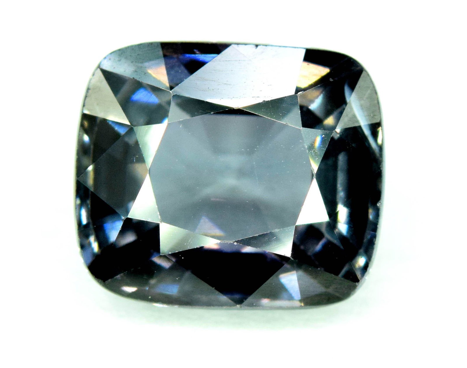 Spinel Grey Color Gemstone from Burma-3 cts- 08*07*05 mm: Materials: spinel Carat weight: 3 Description Spinel Grey Color Gemstone from Burma Weight: 3.0 carats Size : 08*07*05 mm Treatment : Natural Origin : Burma DHL Ecommerce Shipping R36-61
