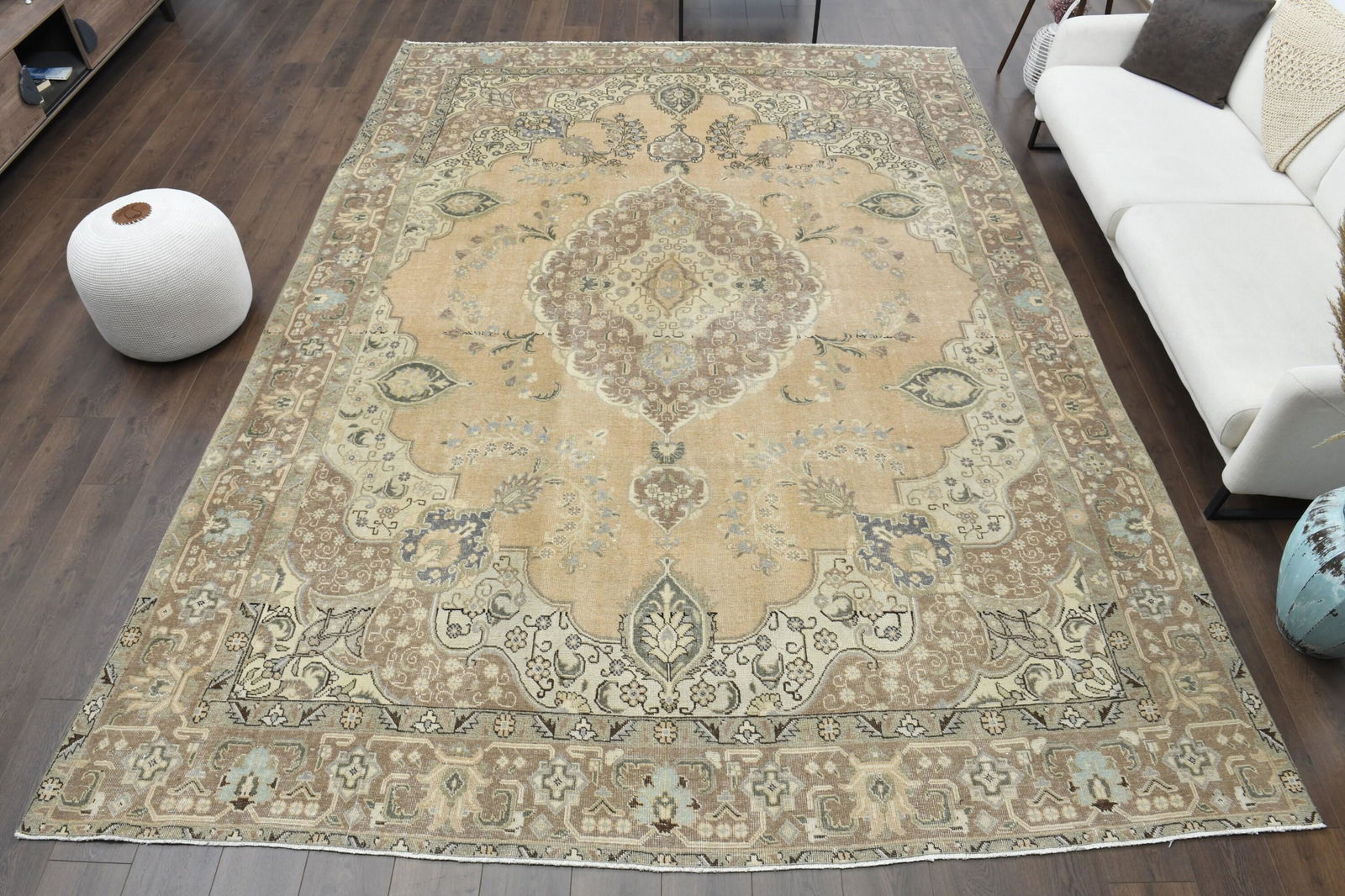 9x13 Original Oushak Antique Handwoven: Title: 9x13 Original Oushak Antique Handwoven Origin: Turkey Date/Period: 1960 - 1970 Materials: Wool and Cotton Description: This one-of-a-kind Persian Vintage Rug is hand-knotted and handwoven by th