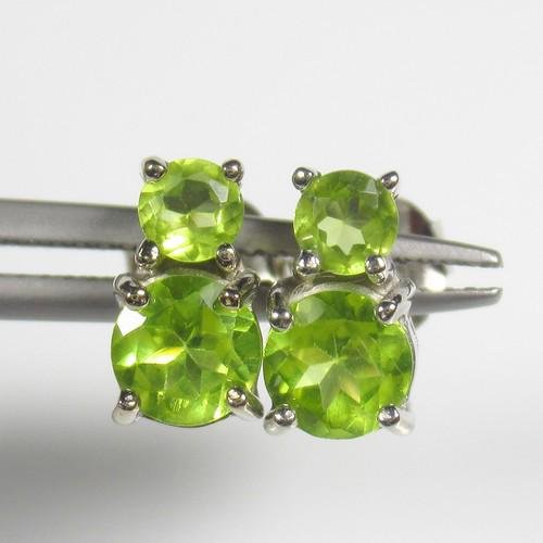 1.90 g 925 Silver Earring with Natural Peridot (1 of 5)
