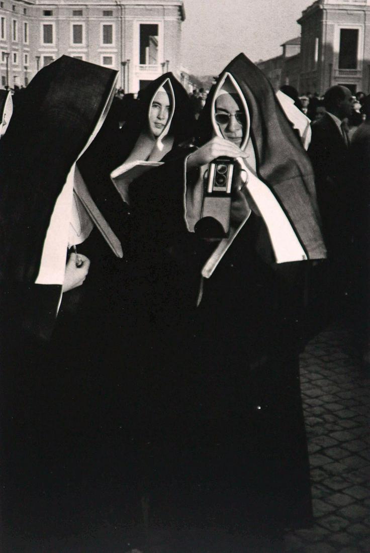 JEANLOUP SIEFF- The election of a pope. Rome, 1958: Artist: JEANLOUP SIEFF Print Title: The election of a pope. Rome, 1958 Medium: Authentic Vintage Photoengraving Printed 1980s in France Image size (inches) approx. 11 x 7.5” Jeanloup Sieff (193