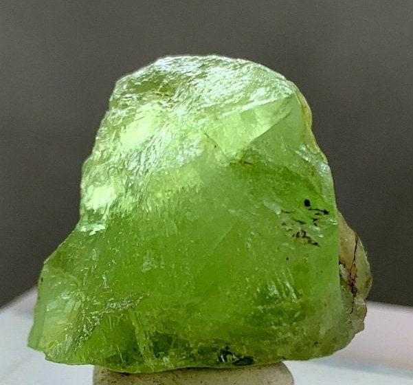 45 carets Lovely natural top quality green epidote crystals specimen from mansehra province pakistan: Materials: GREEN EPIDOTE CRYSTALS SPCIMEN Description 45 carets Lovely natural top quality green epidote crystals specimen from mansehra province pakistan SIZE....20MM 20MM 20MM WEIGHT...45 CARETS COL