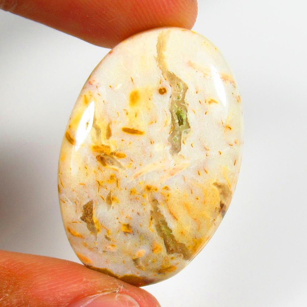 Natural Jasper Quartz - 31.98 Ct: No Reserve! Title: Natural Jasper Quartz - 31.98 Ct Origin: Brazil Weight: 31.98 Size/Dimensions: 35.0 x 23.0 x 5.0 mm Additional Information: Pieces : 1 No's / Shape : Oval Cabochon / Color : White /