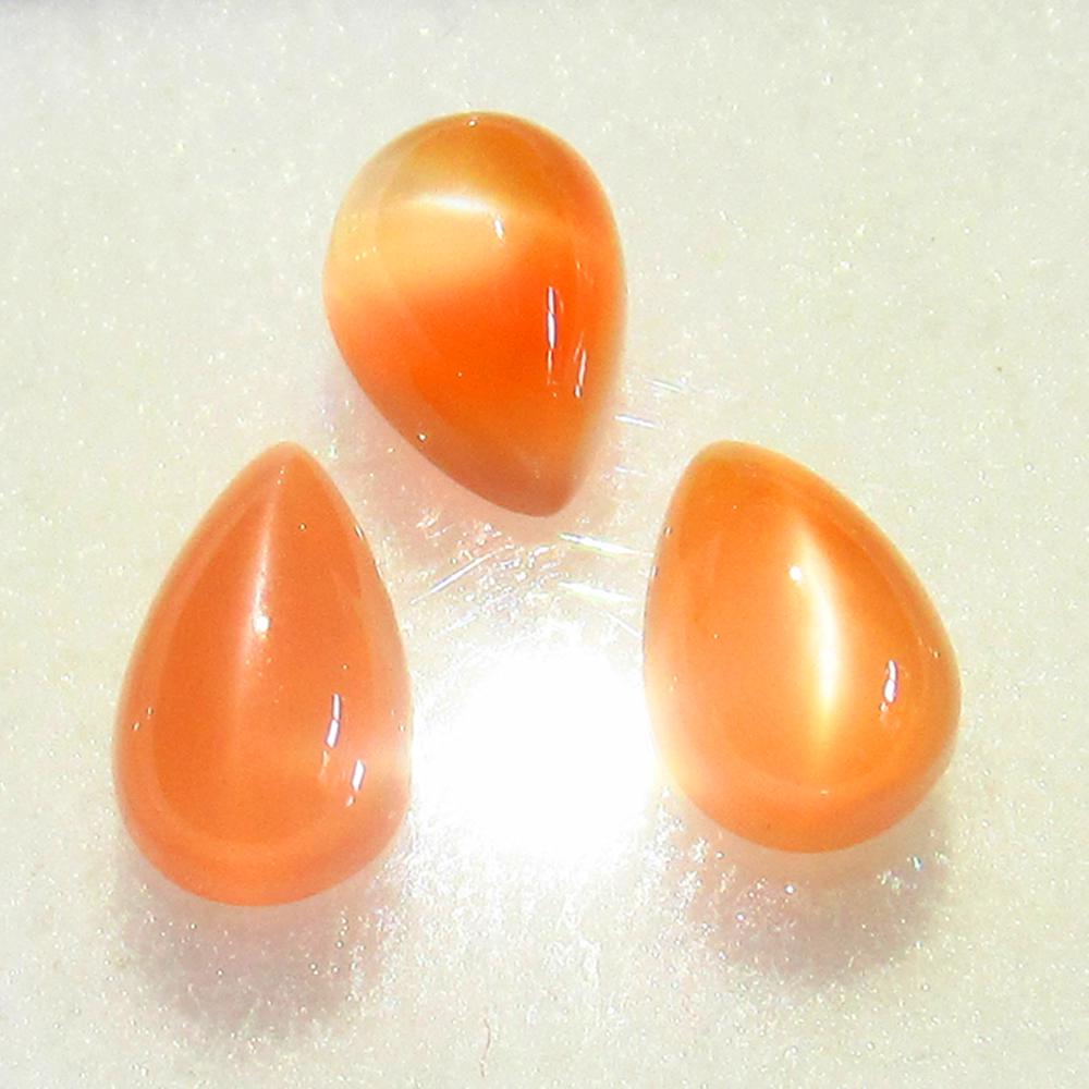 Natural Orange Moonstone Set - 2.90 Ct: No Reserve! Title: Natural Orange Moonstone Set - 2.90 Ct Origin: India Weight: 2.9 Size/Dimensions: 7.2 x 5.2 - 8 x 5 mm Additional Information: Pieces : 3 No's / Shape : Pear Cab / Color : Orange /