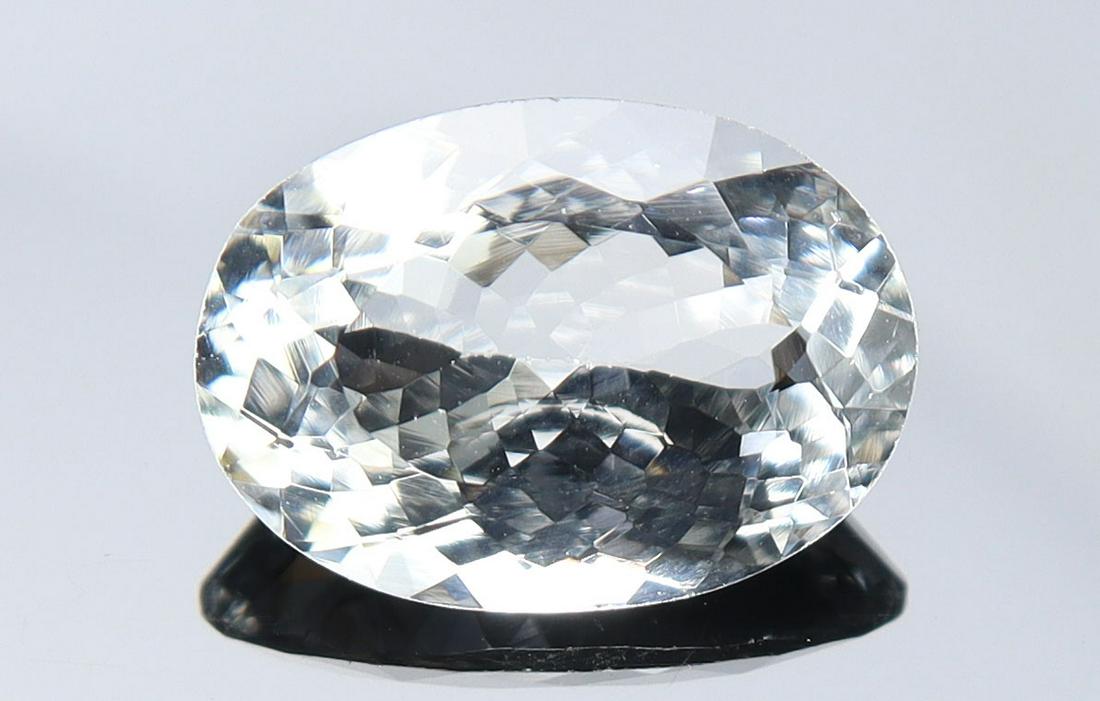 4.38 cts Natural White Beryl: No Reserve! Title: 4.38 cts Natural White Beryl Additional Information: Gemstone : Natural White Beryl Origin : Brazil Weight : 4.38 carats Dimensions : 14x10 mm Shape : Oval Cut Color : White Transpa