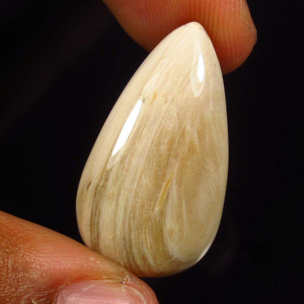 Natural Jasper Quartz - 19.00 Ct: No Reserve! Title: Natural Jasper Quartz - 19.00 Ct Origin: Brazil Weight: 19 Size/Dimensions: 28.0 x 16.0 x 6.0 mm Additional Information: Pieces : 1 No's / Shape : Pear Cabochon / Color : Orange / C