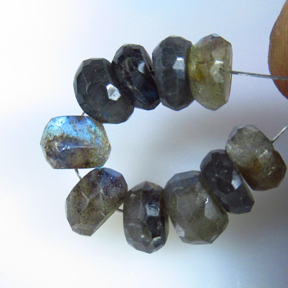 13.98 Ctw Natural 10 Labradorite Round Beads: No Reserve! Title: 13.98 Ctw Natural 10 Labradorite Round Beads Stone Clarity: Opaque Gemstones: Natural Labradorite Beads Carat Weights: 13.98 Size/Dimensions: 6.60 - 7.30 mm / 10 Pc's Additional Inf