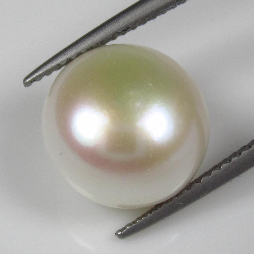 Natural Fresh Water Pearl - 9.87 Ct: No Reserve! Title: Natural Fresh Water Pearl - 9.87 Ct Origin: India Weight: 9.87 Size/Dimensions: 12.0 x 12.0 x 8.6 mm Additional Information: Pieces : 1 No's / Shape : Round Drilled / Color : White 
