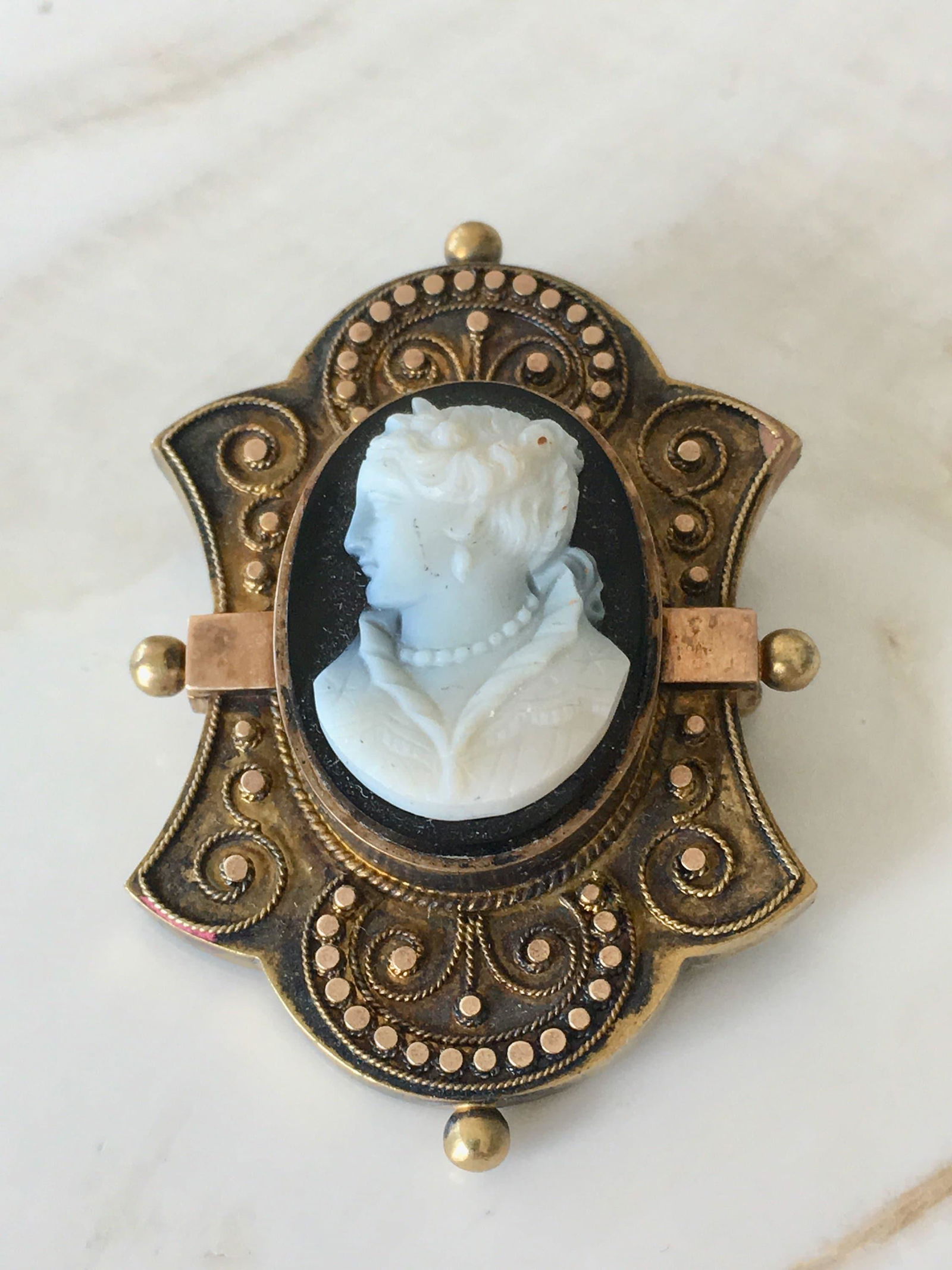 Antique Gold Victorian Raised Cameo Pendant/Brooch (1 of 8)